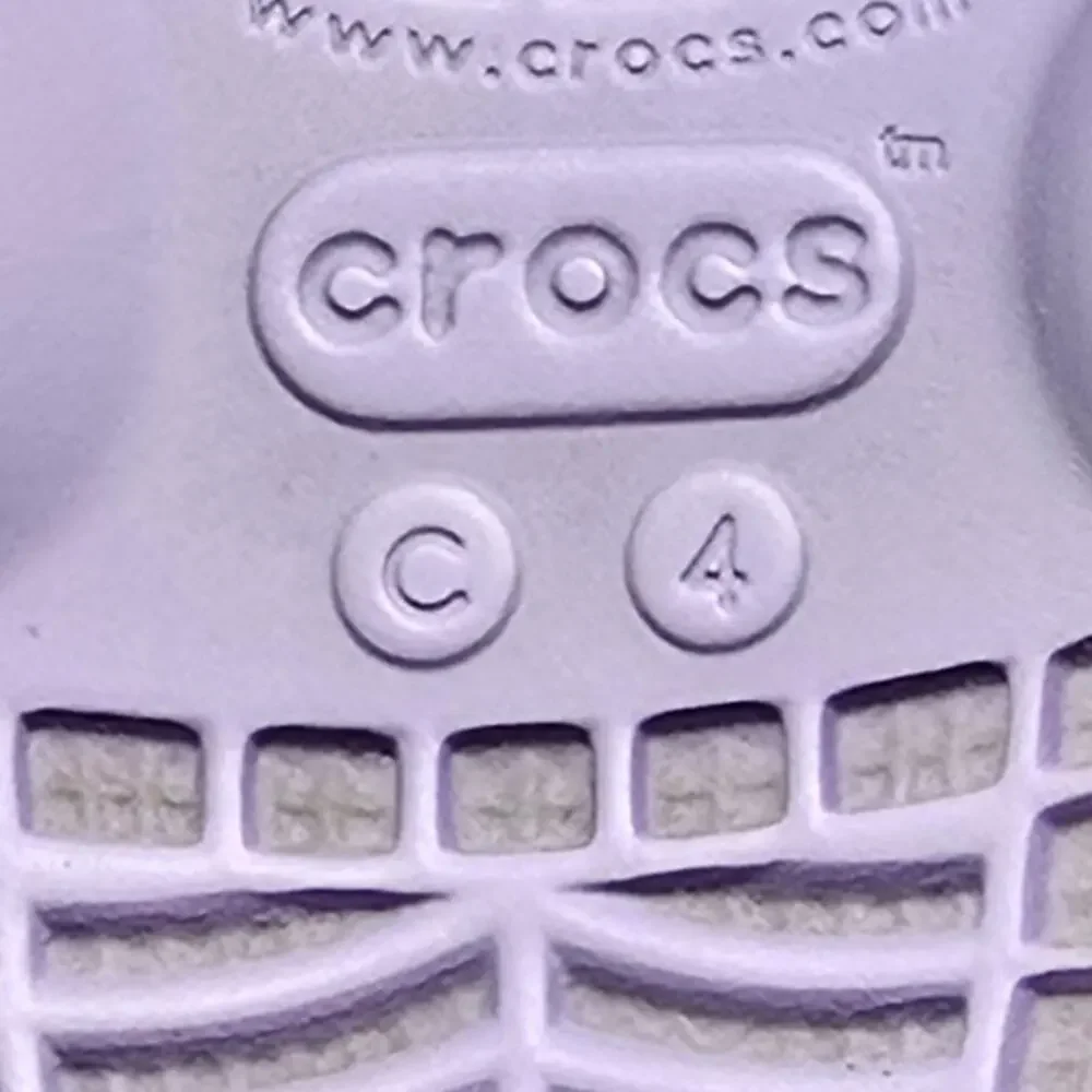Crocs Baby Classic Peppa Pig slip on Clogs Purple, Size C4